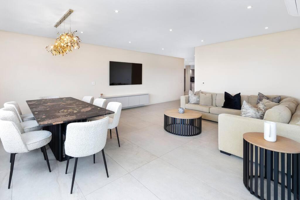 Stunning Clifton 2-bed With Sea Views And Amazing Sunsets Cape Town